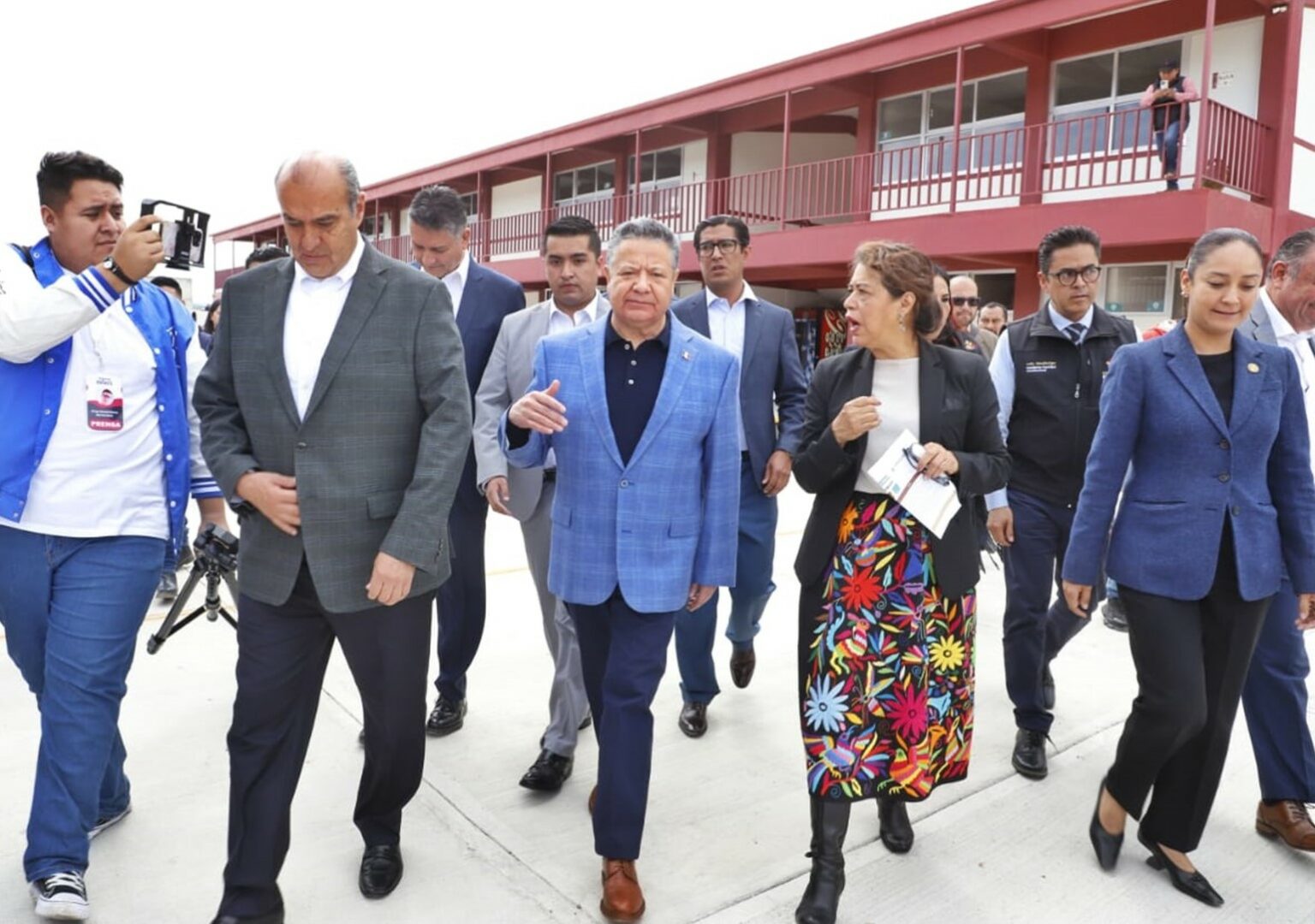 Julio Menchaca apoya la educación en Hidalgo