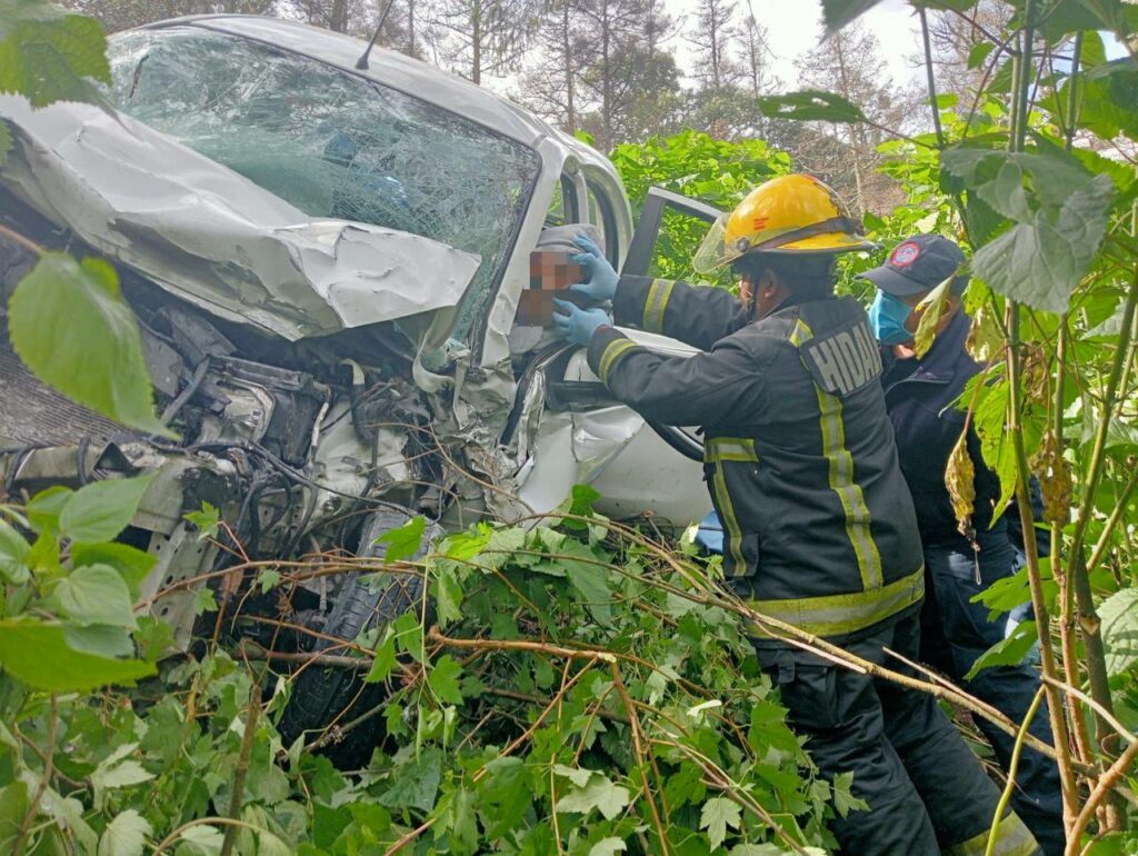 Bomberos llevan a cabo labores de auxilio en Pachuca y Mineral del Monte