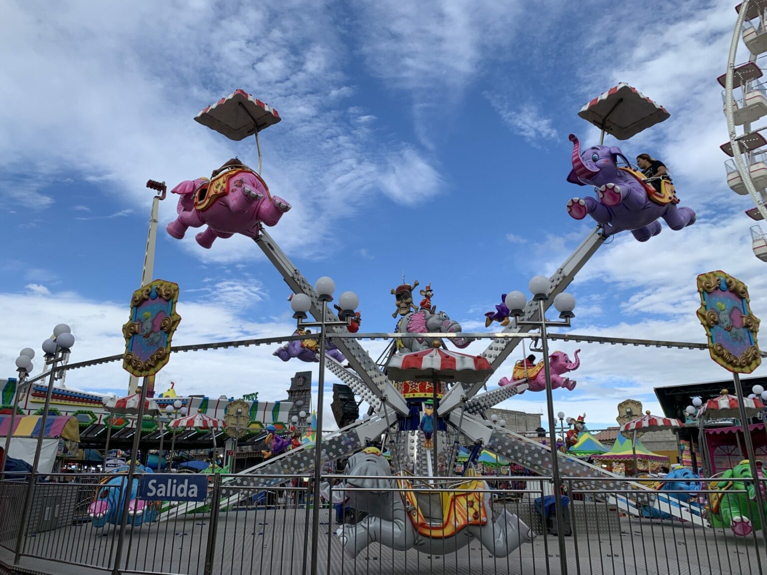 Familias disfrutan de las atracciones de la Feria de San Francisco Pachuca, Hidalgo 2024
