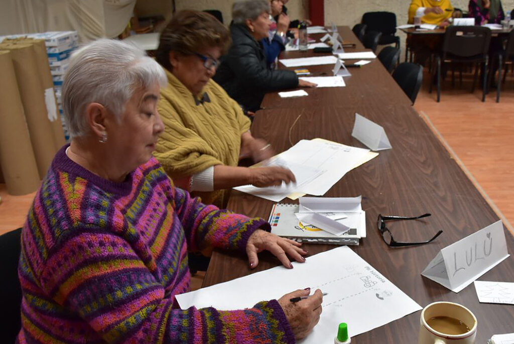 Familias deben entender cambios de vida en personas adultas mayores