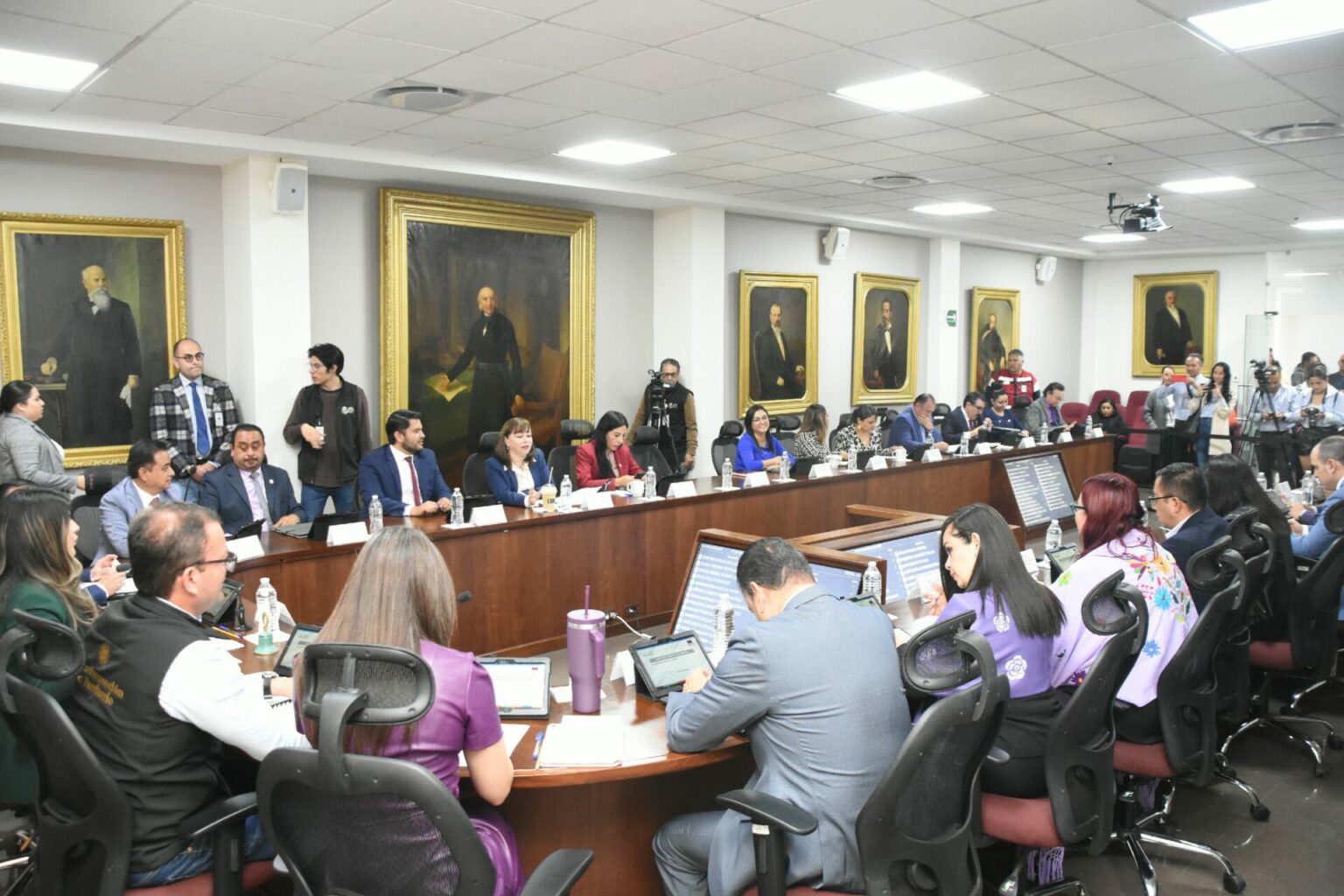 Aprueban reformas para promover igualdad y erradicar brecha salarial