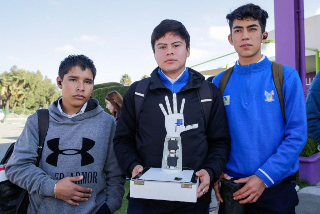 Gobierno de Julio Menchaca fomenta la creatividad e ingenio en la juventud