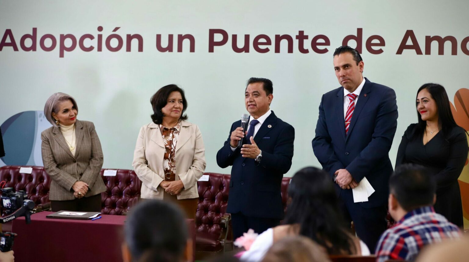 Diputadas y diputados fungen como testigos de adopciones