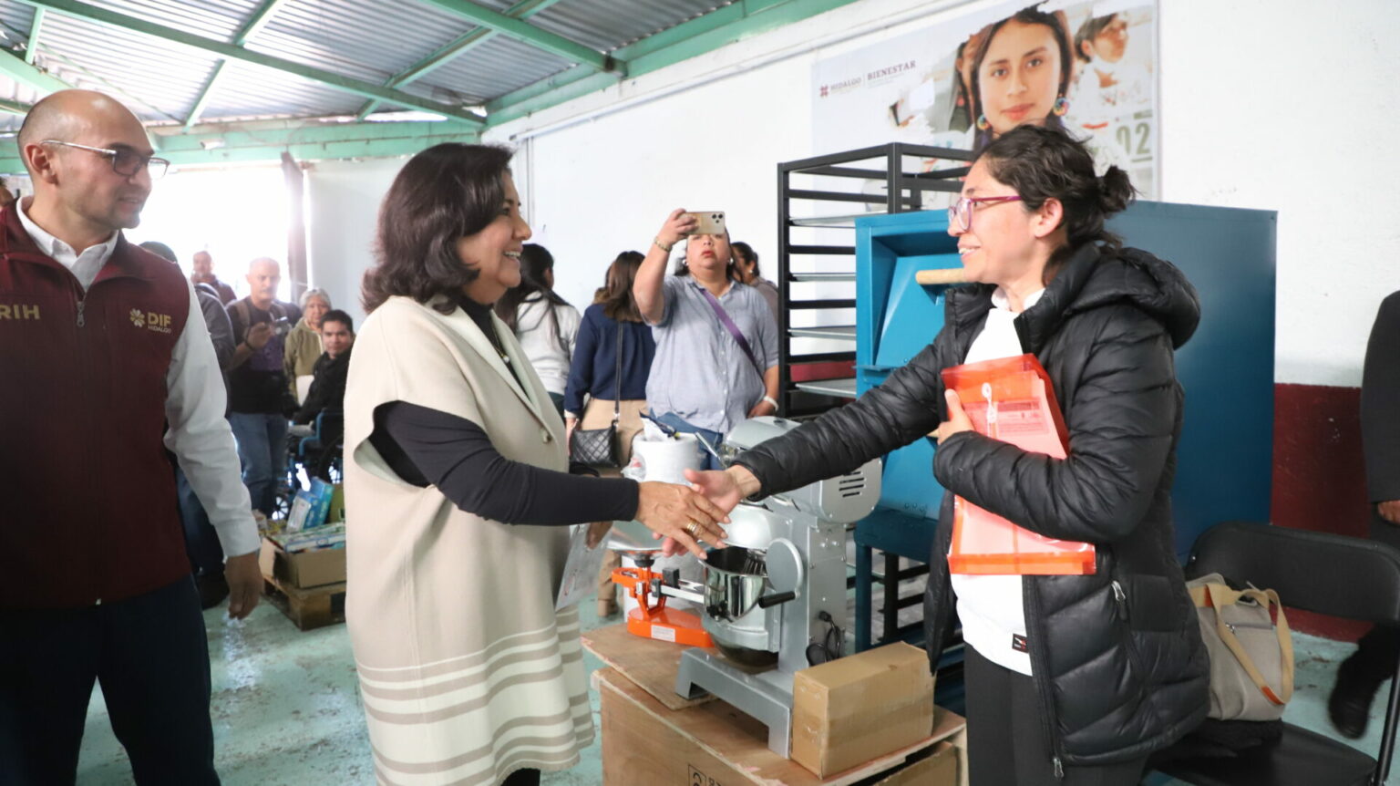 DIF Hidalgo entrega millones de pesos en apoyos a personas con discapacidad