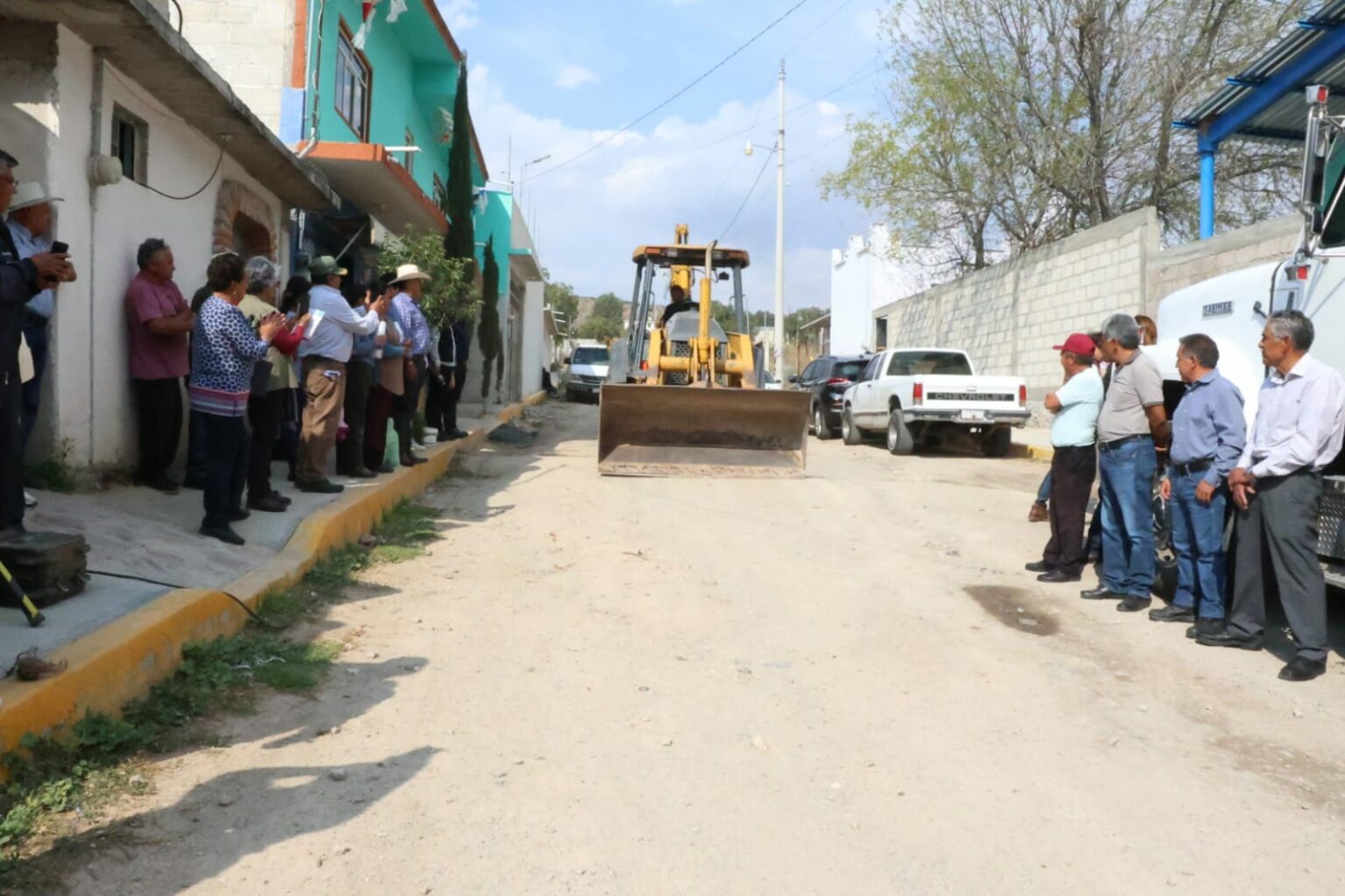 Pavimentaciones hidráulicas en dos comunidades