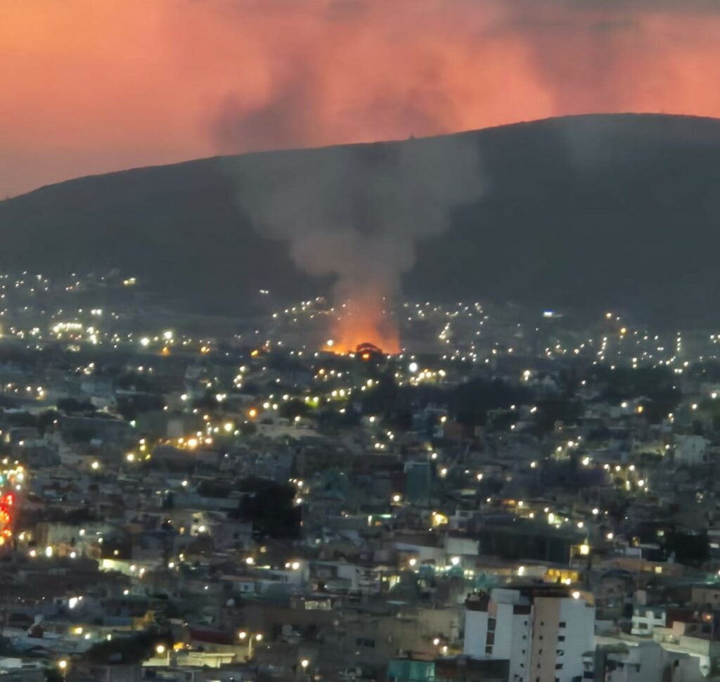 Incendio dejó horrible olor en Pachuca