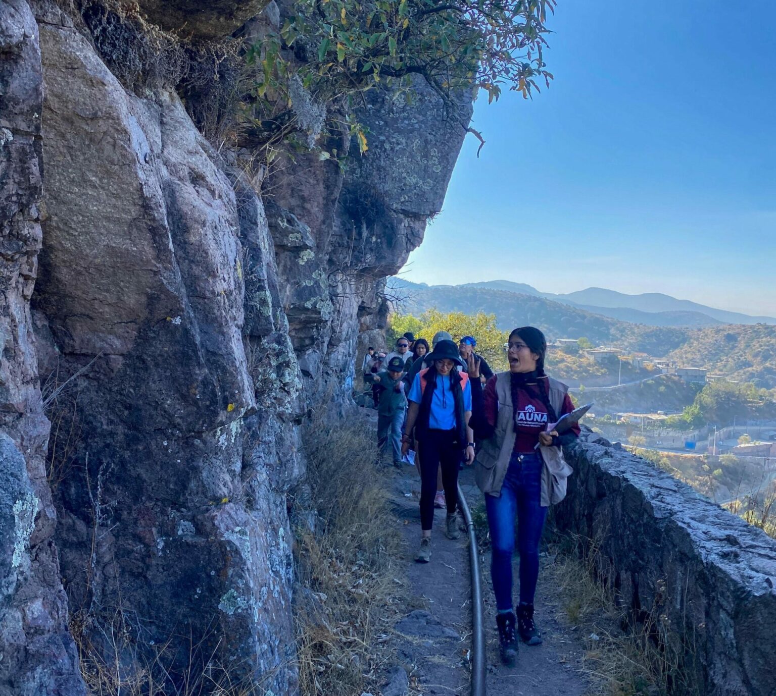 Unidad de Rescate de Pachuca explora hábitat en ruta de senderismo