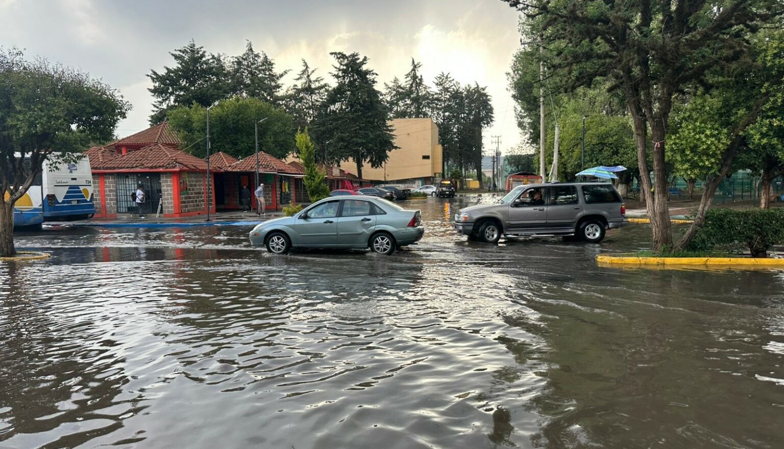 Torrencial aguacero azotó en Ciudad Sahagún