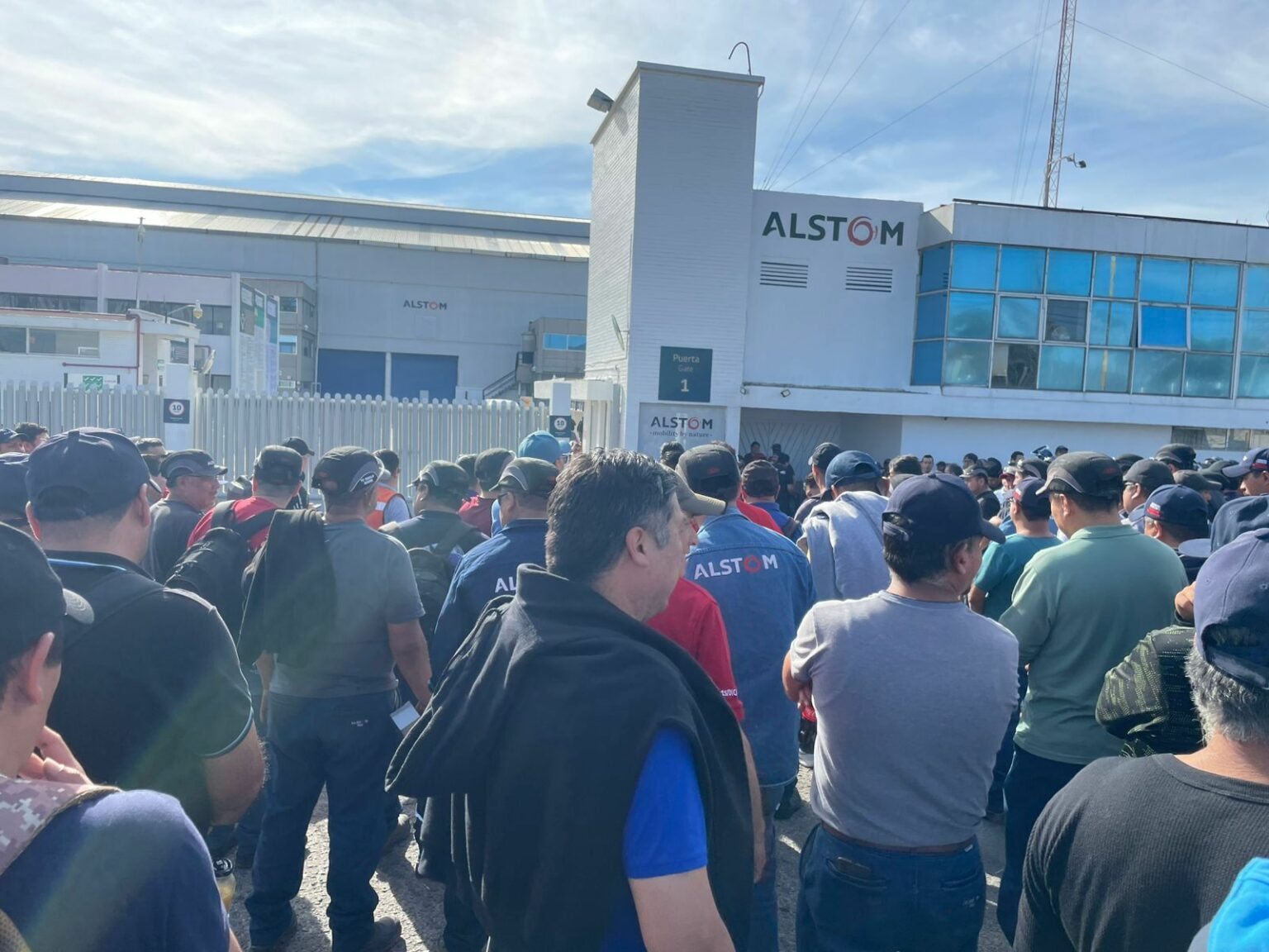 Manifestación pacífica de obreros de Alstom