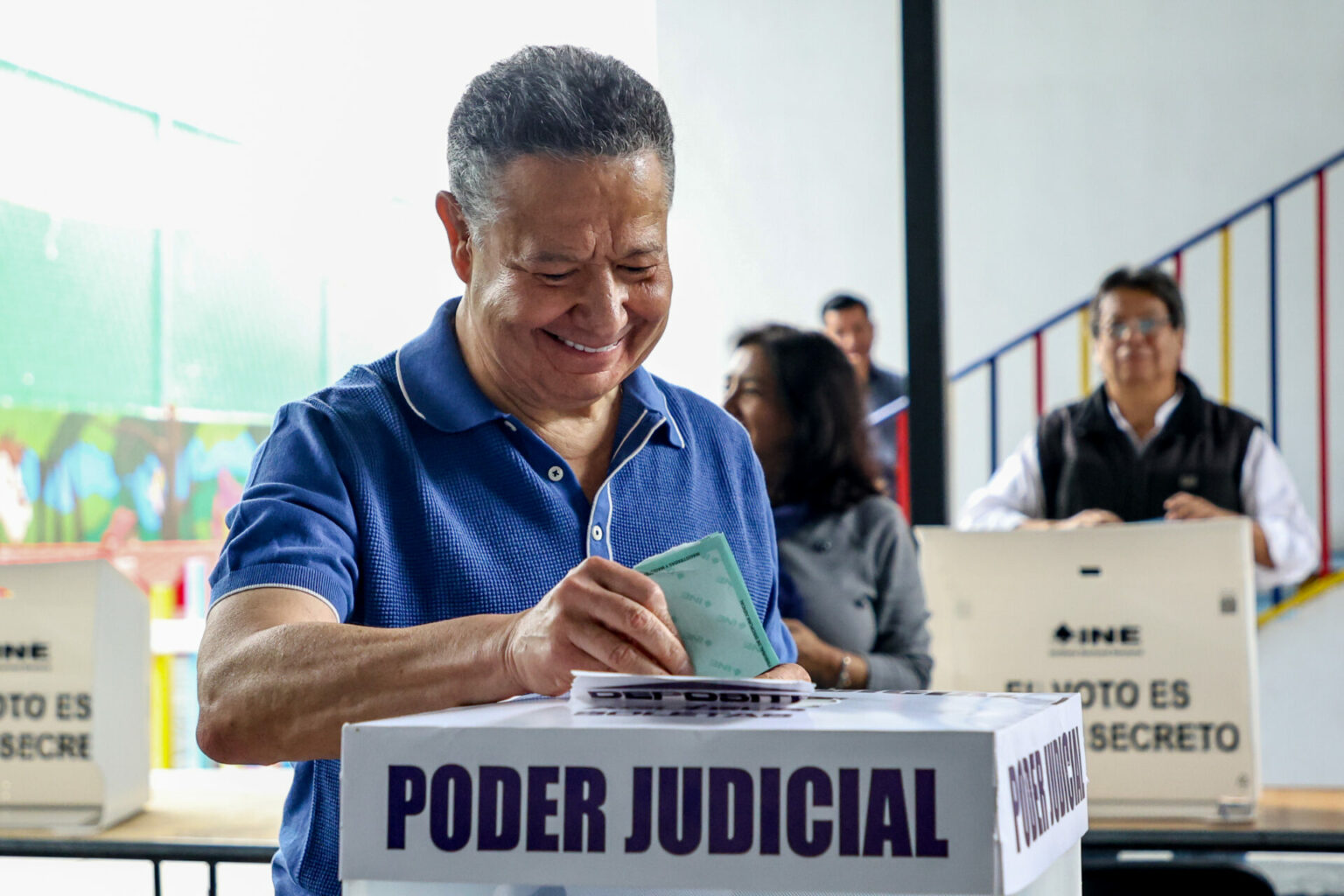Participa el gobernador de Hidalgo en jornada electoral