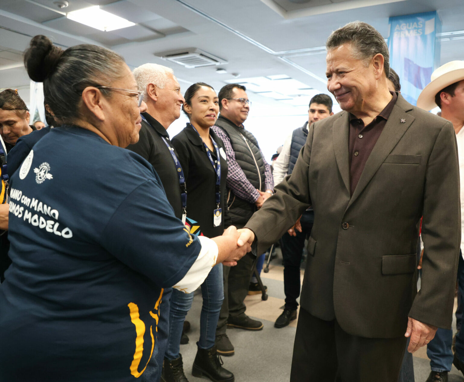 Gobierno de Hidalgo recibe 700 tinacos para familias de Apan