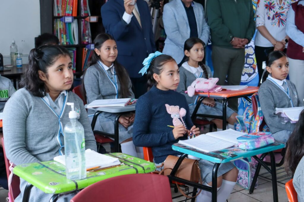 Regresan a clases más de 900 mil estudiantes en Hidalgo