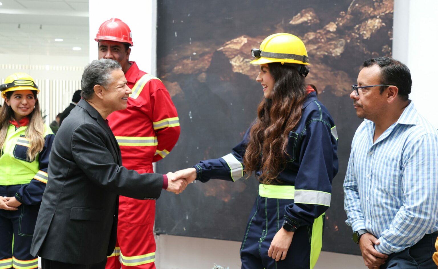 Julio Menchaca pone en marcha el complejo “Hidalgo Honesto”