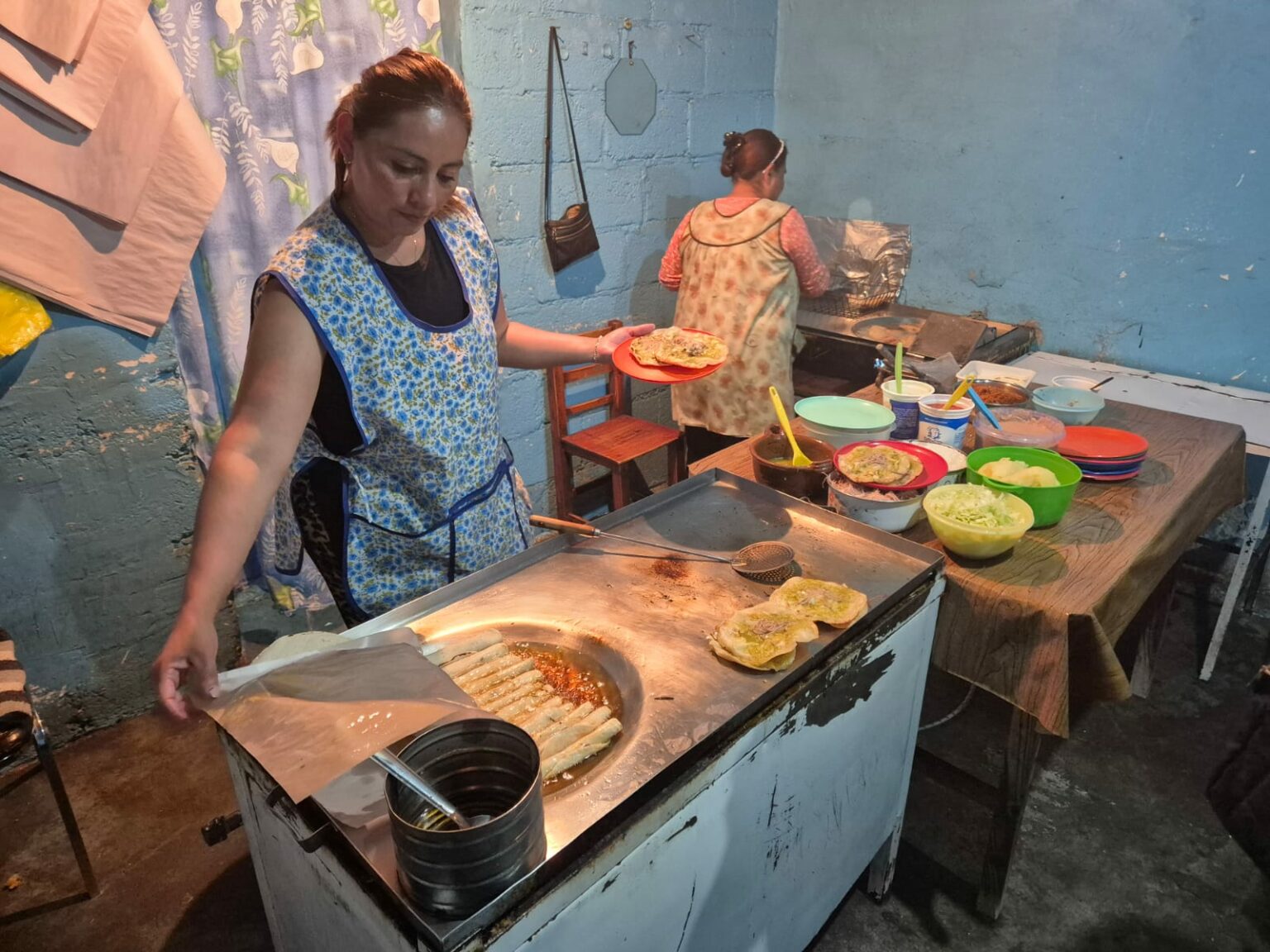 Disfrute el sabor de enchiladas y molotes