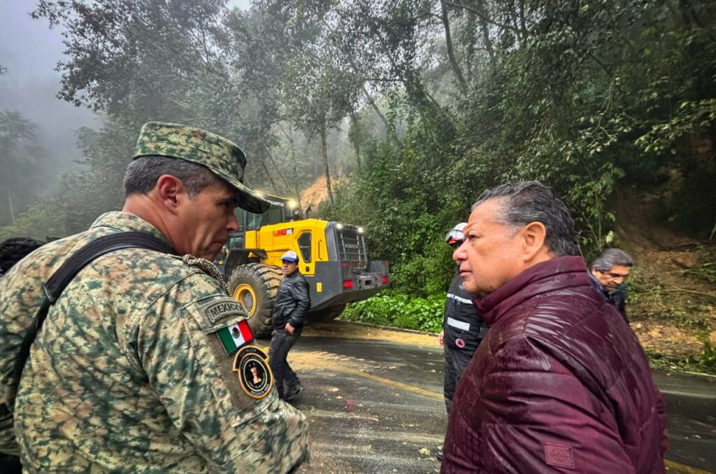 Julio Menchaca recorre la Sierra Alta, y encabeza las acciones de apoyo tras afectaciones por las fuertes lluvias
