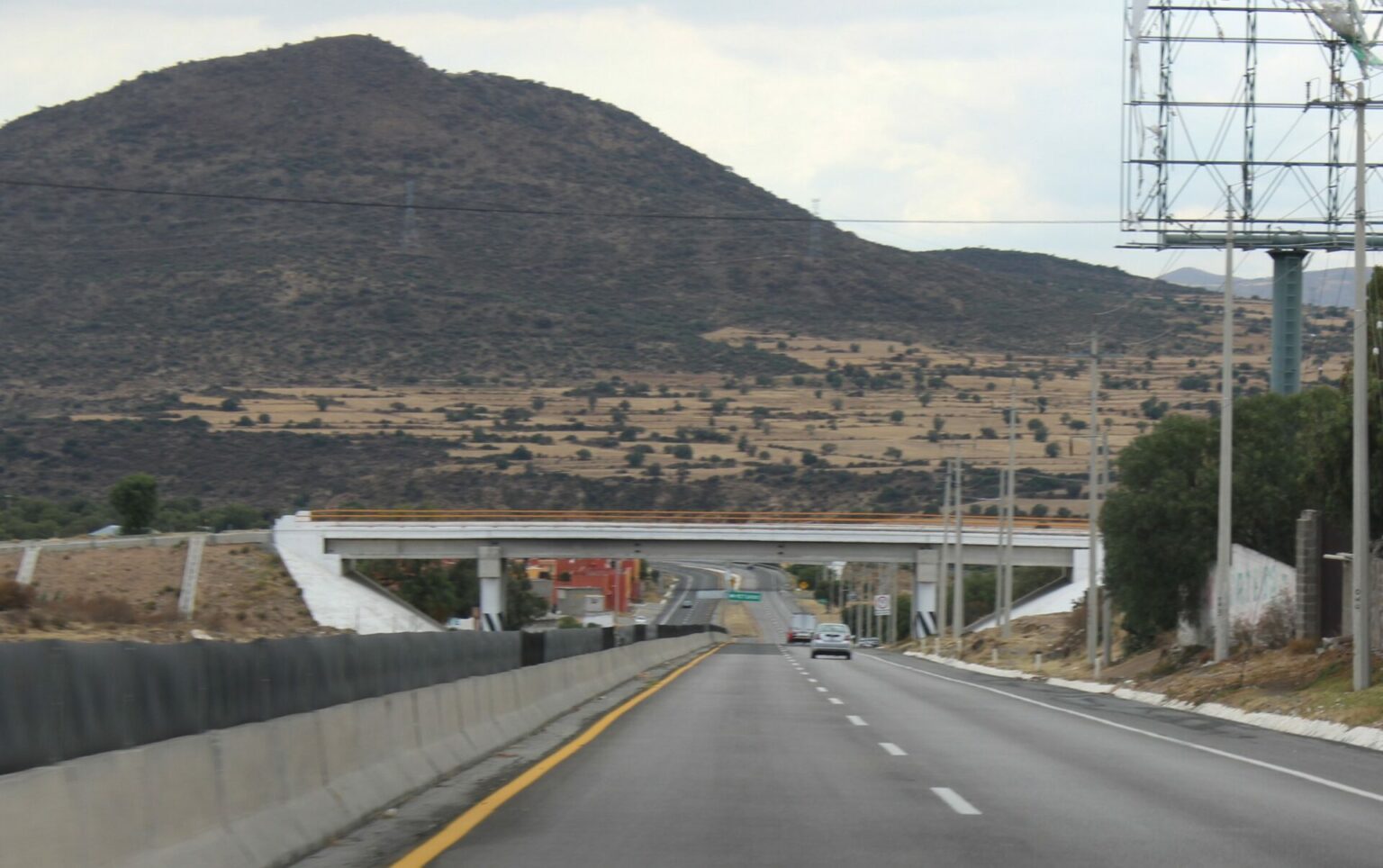 Pareja despojada de su coche en carretera Cd. Sahagún-Pachuca