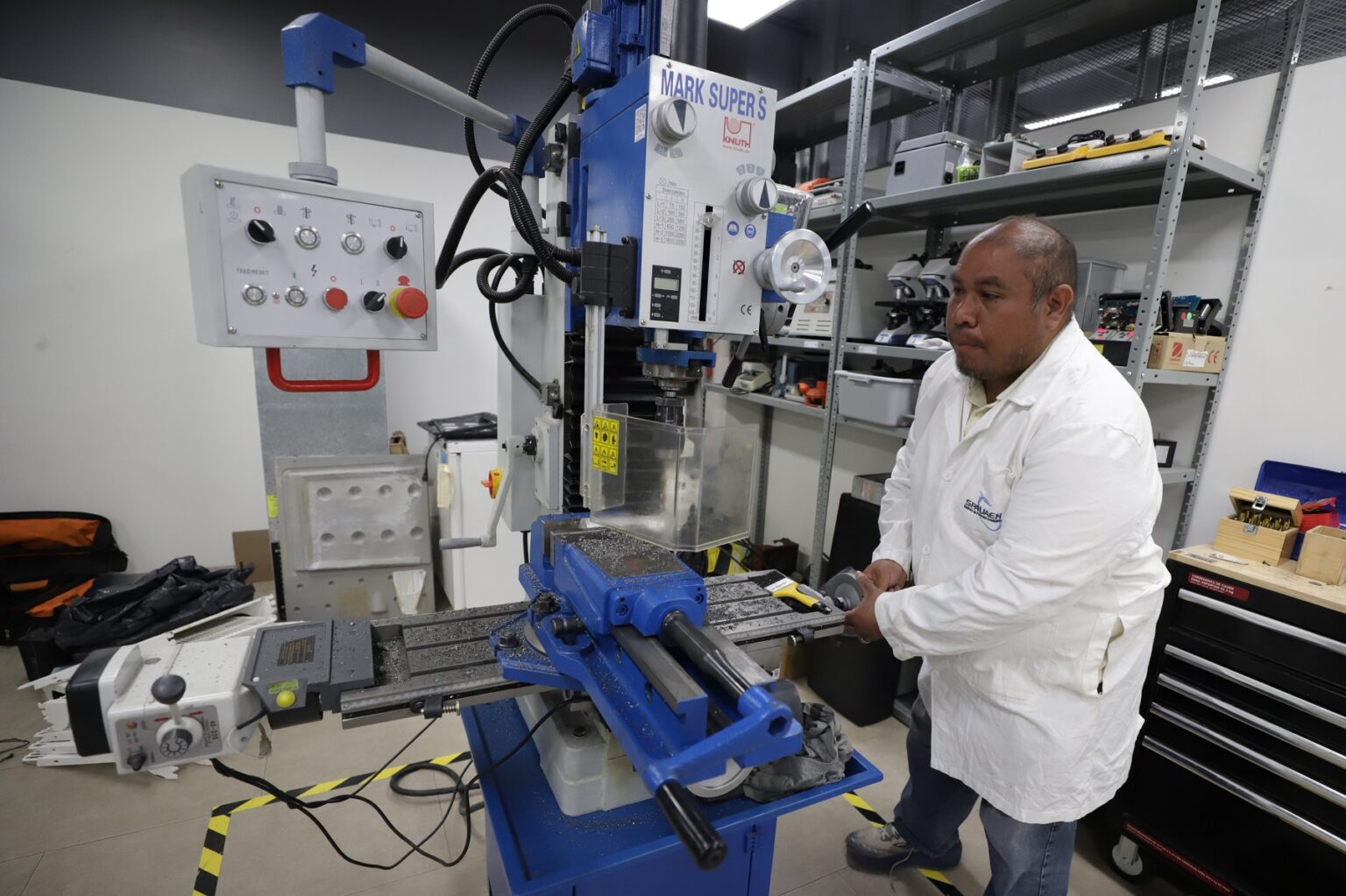 La UAEH repara su propio equipo tecnológico y optimiza recursos institucionales