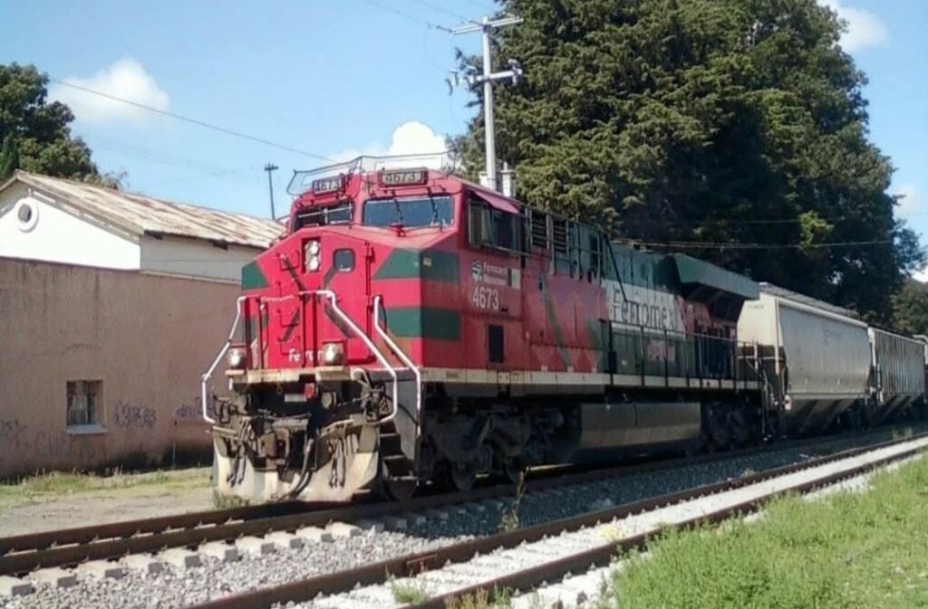 Migrante herido al ser arrojado desde el ferrocarril