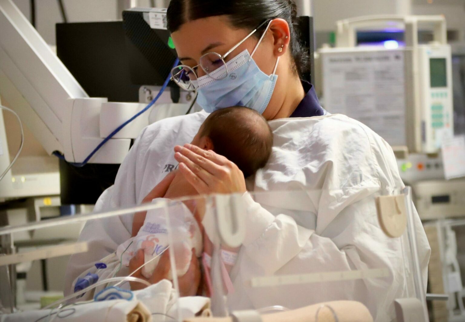 Refuerzan equipamiento de atención neonatal y de terapia intensiva del Hospital del Niño DIF