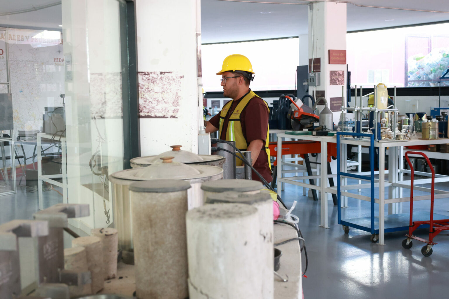 Laboratorio de Contraloría supera 7 mil obras verificadas