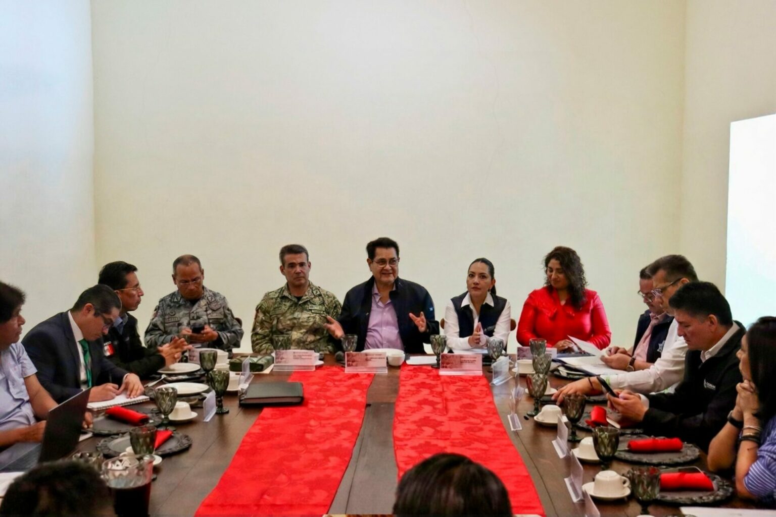 Reunión para evaluar avances y trazar rutas de atención de la presa Endhó