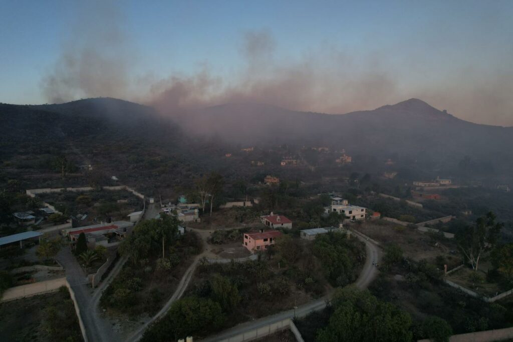 Pavoroso incendio en la comunidad de Tecomatlán