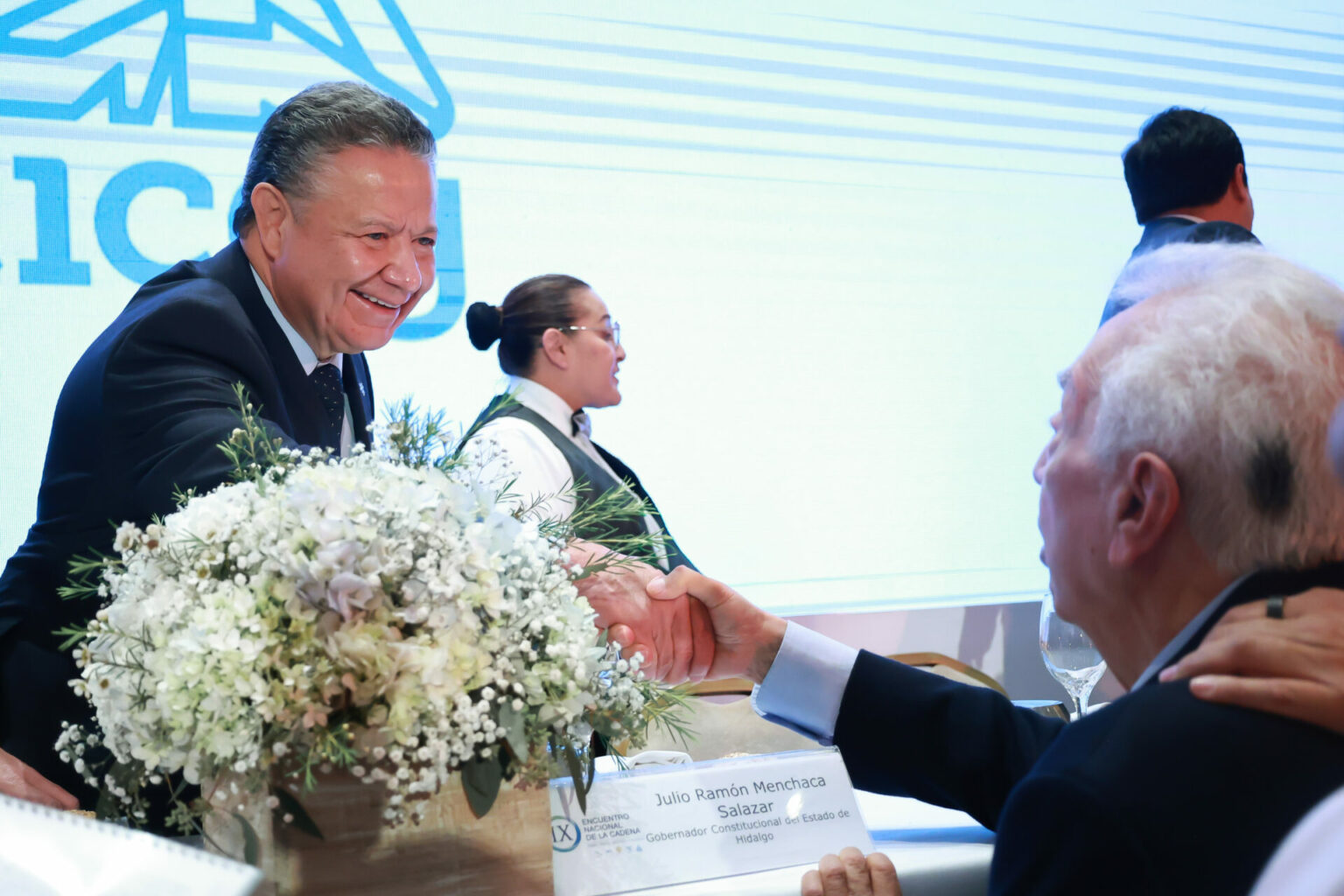 Julio Menchaca cobija a la cadena Fibra-Textil-Vestido-Calzado