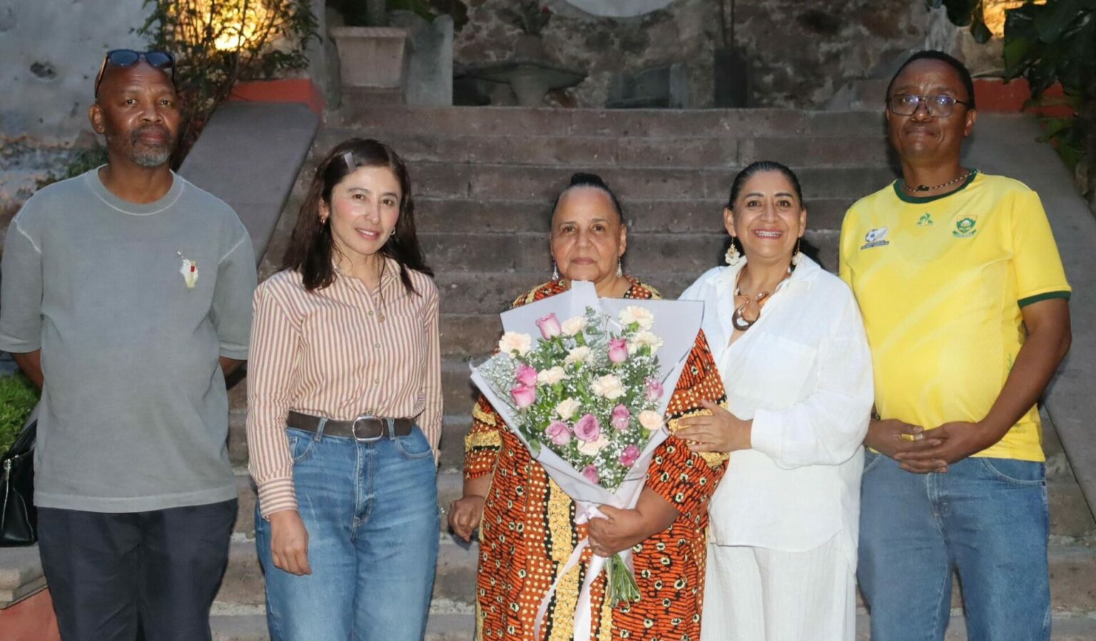 Embajadora de Sudáfrica descubre la riqueza cultural de Huichapan