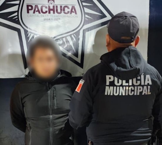 Policía detiene a hombre por daños a propiedad en la colonia Periodistas