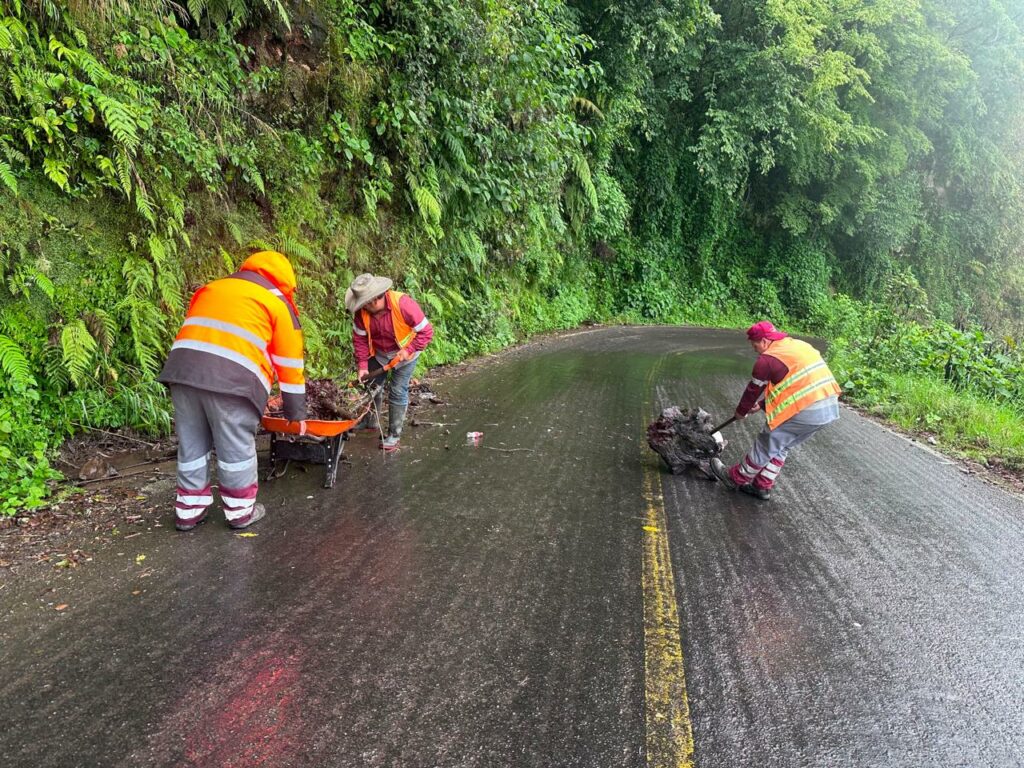 Tras lluvias, reabre gobierno de Hidalgo 18 caminos, para restablecer comunicación de 58 localidades