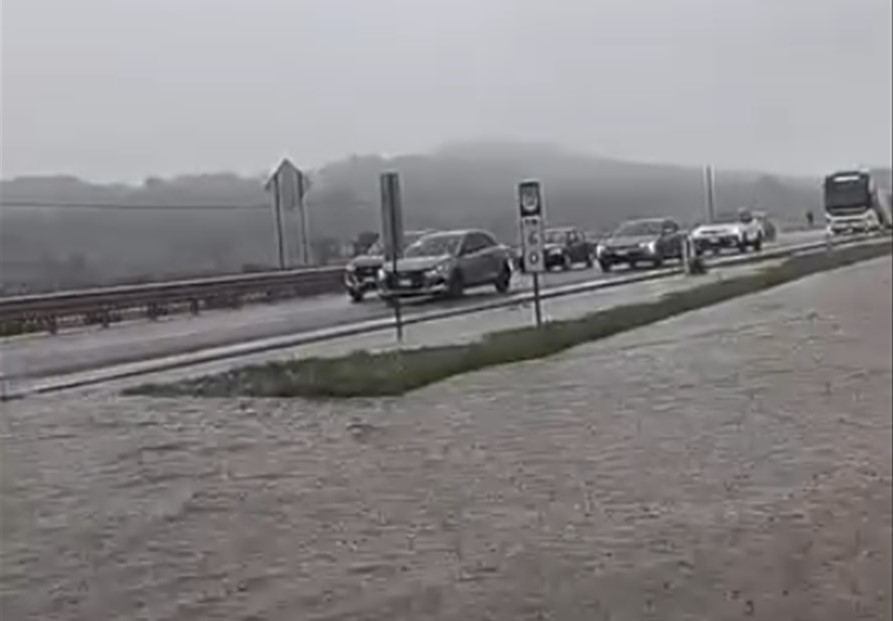 Torrencial aguacero azota esta tarde el Valle de Tulancingo