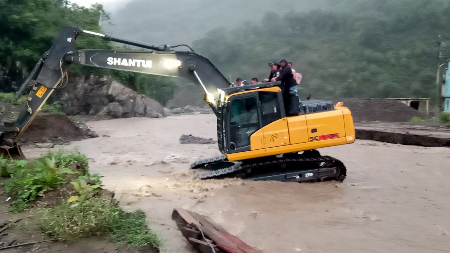 Refuerza gobierno de Hidalgo apoyo a familias de Tianguistengo ante estas lluvias