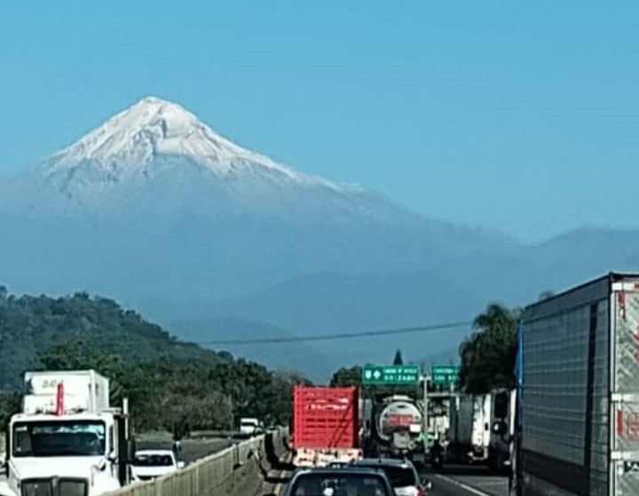 En bella postal luce magestuoso el volcán Popocatépetl