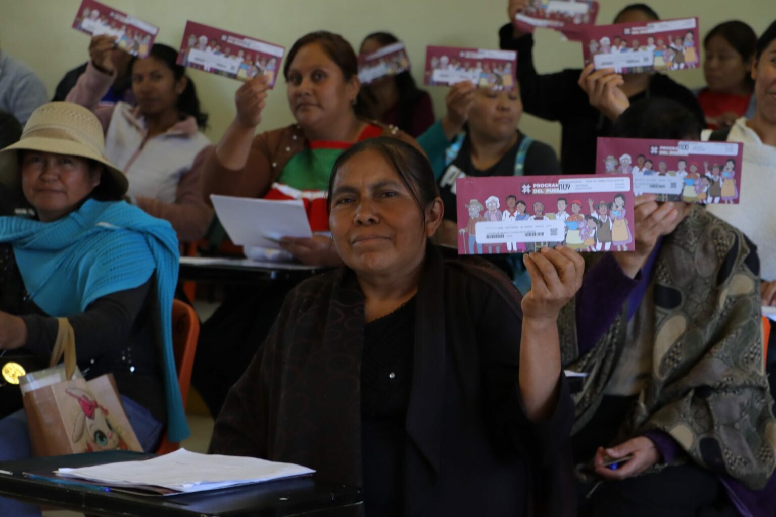 Sebiso mantiene entrega de tarjetas de programas sociales