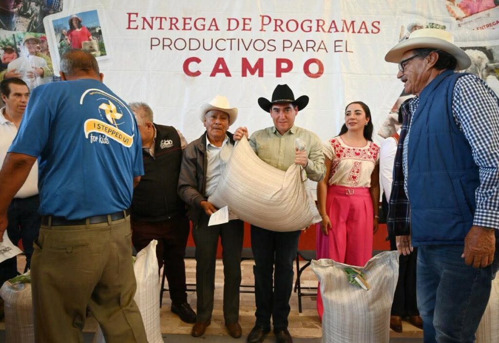 Más apoyos para fortalecer el campo de Emiliano Zapata