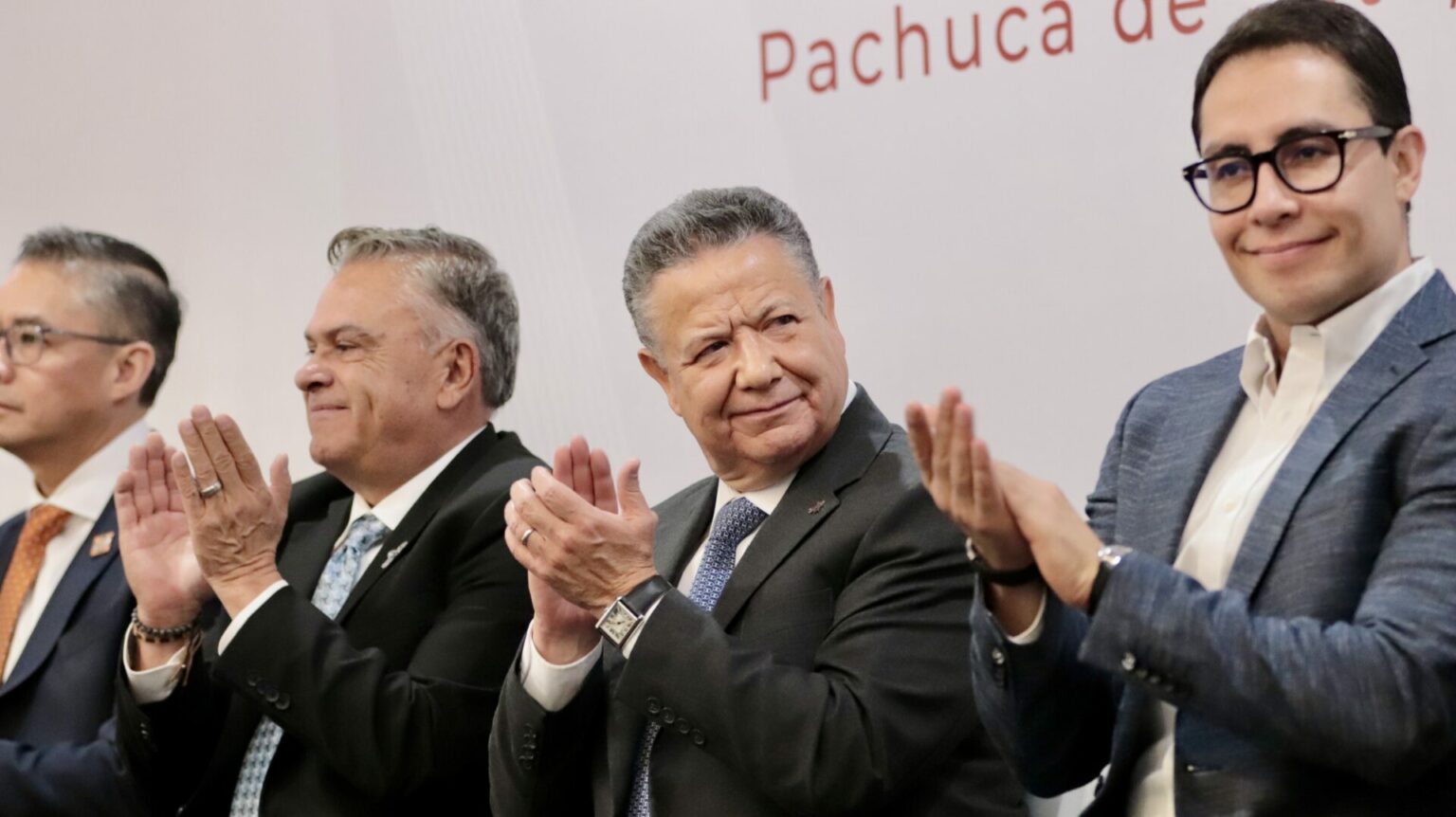 Julio Menchaca combate rezago en infraestructura pública; inversión supera 25 mil millones de pesos