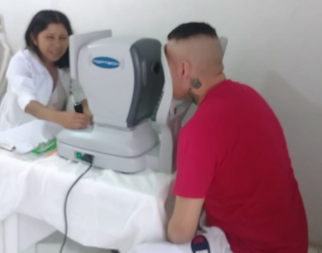 SSPH fortalece servicios de salud visual en el Cereso Huasteca