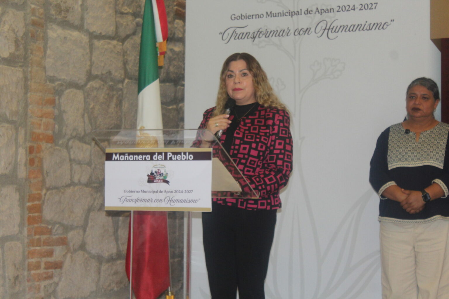 Contraloría de Apan llama a transparentar licitaciones y fortalecer vigilancia de recursos públicos