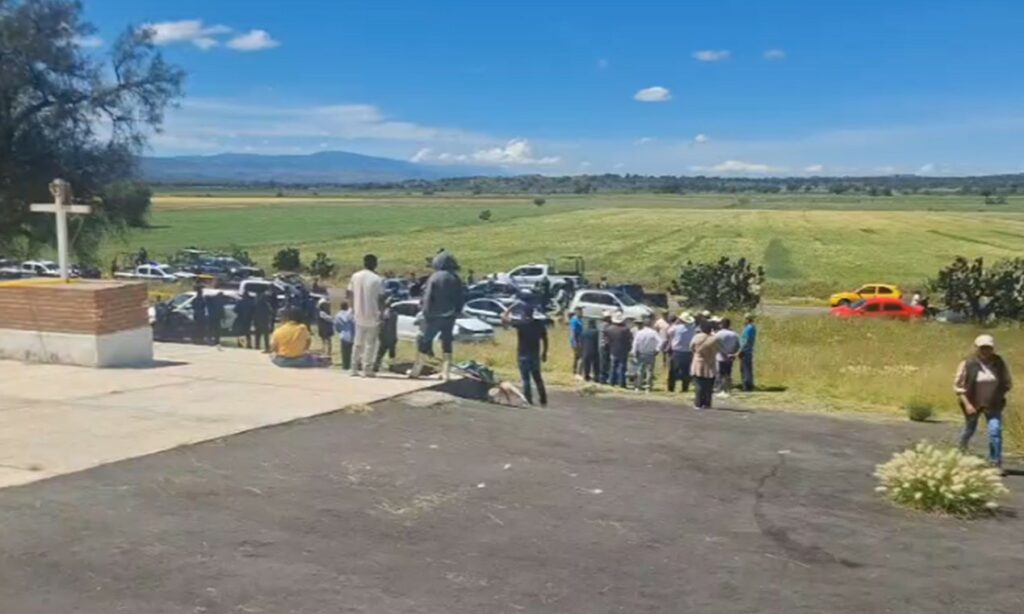 Comando armado asalta vehículos en carretera México-Tulancingo; reportan un muerto