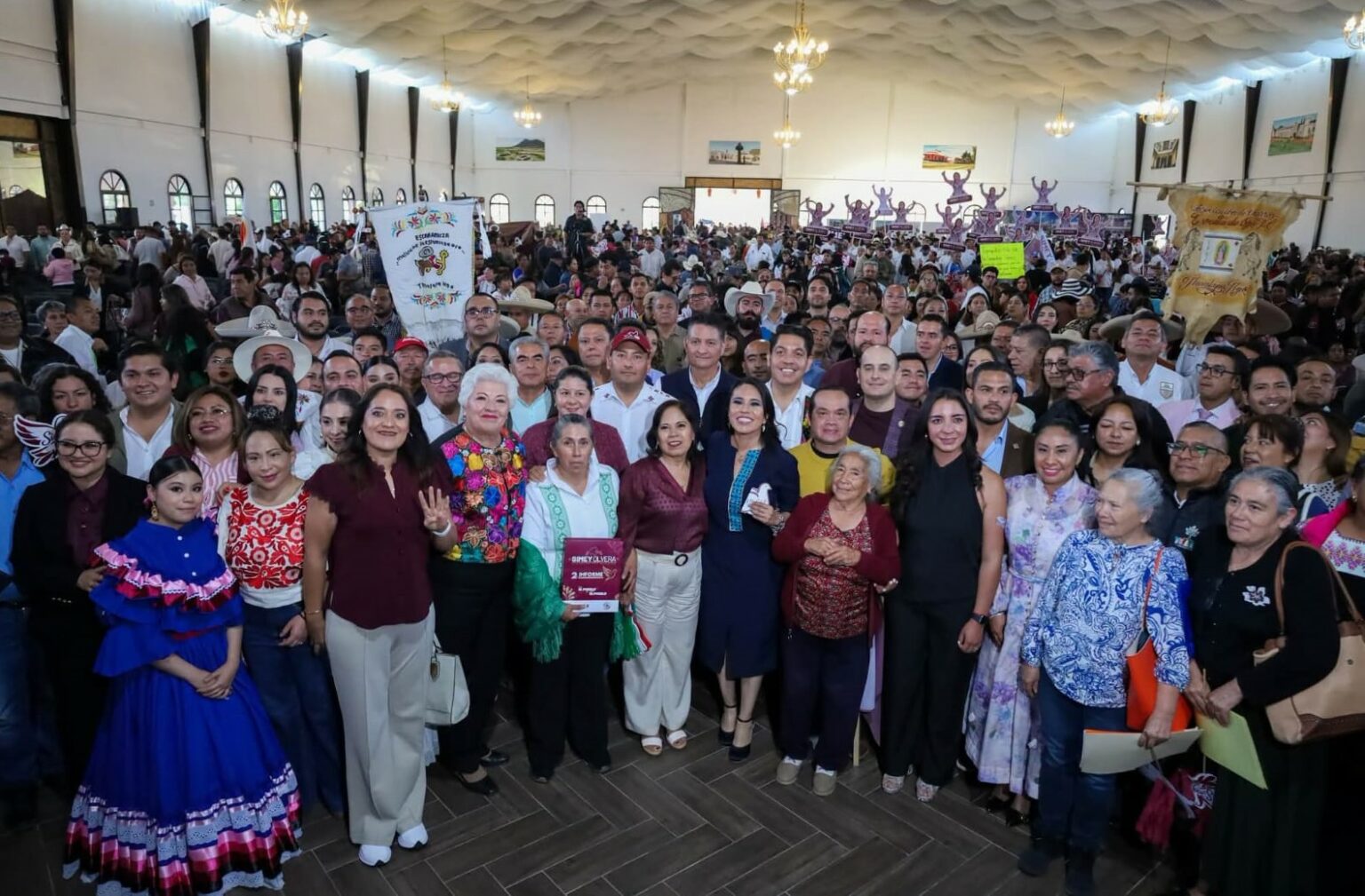 ¡Emiliano Zapata hizo sentir su presencia en el 2.º Informe de la Senadora Simey Olvera!