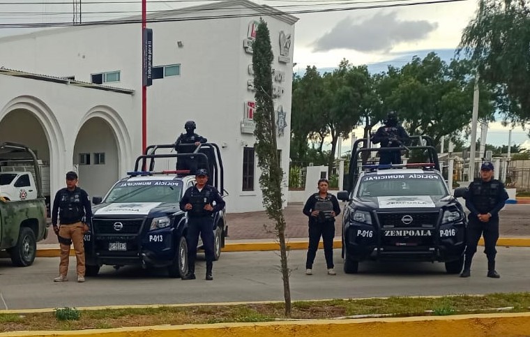 Detienen a dos hombres con armas largas tras intentar evadir a policías en Zempoala
