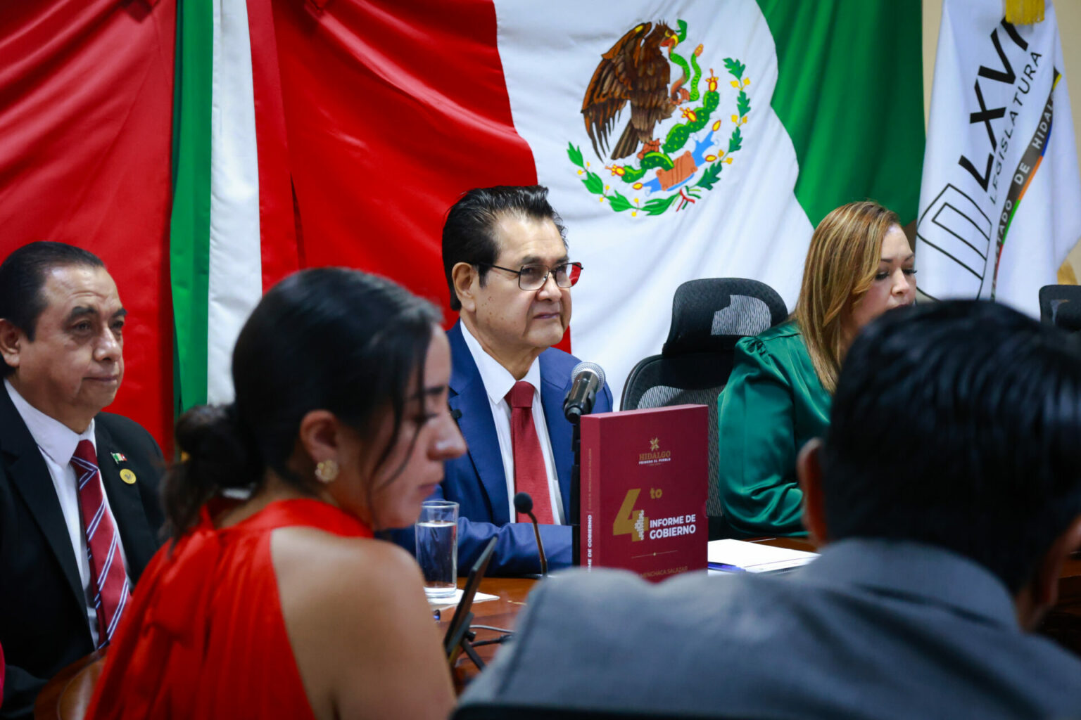 Guillermo Olivares entrega al Congreso del Estado la glosa del Cuarto Informe de Gobierno