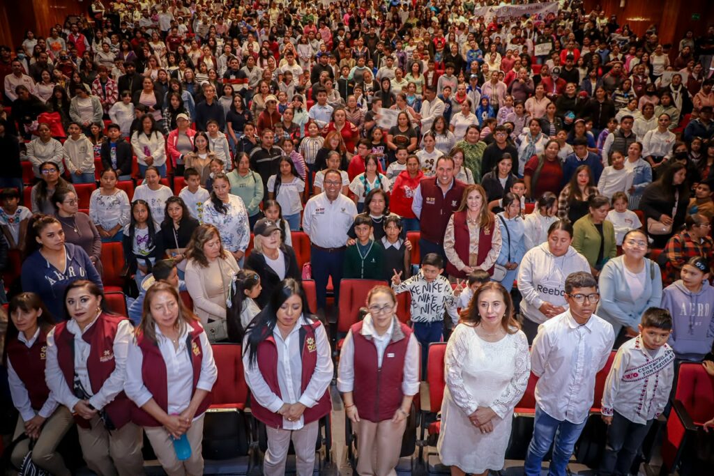 Brinda DIF Hidalgo becas para apoyar la economía familiar de niñas, niños y adolescentes usuarios de PILARES