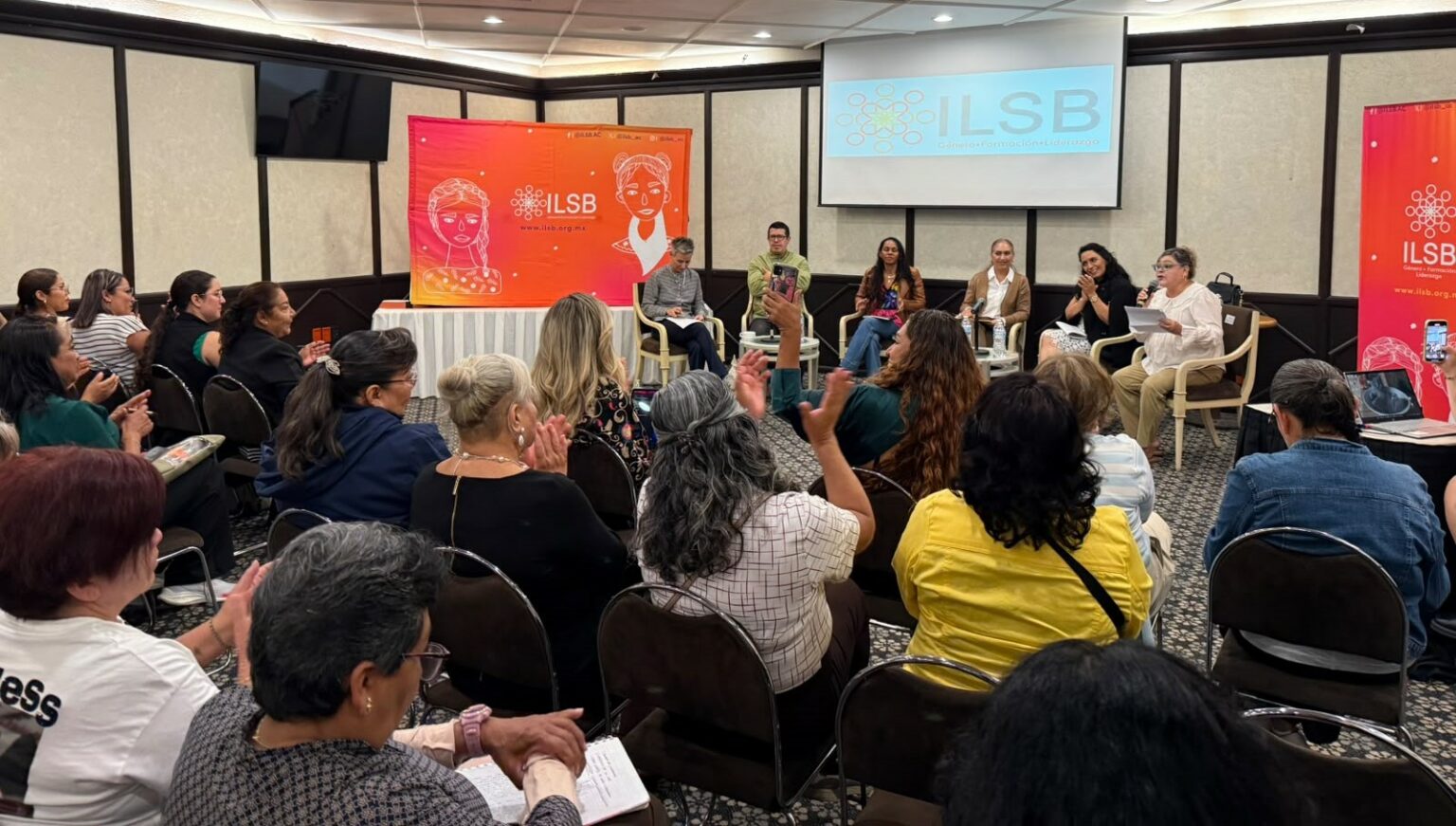 Cuidadoras de Hidalgo comparten experiencias en encuentro nacional